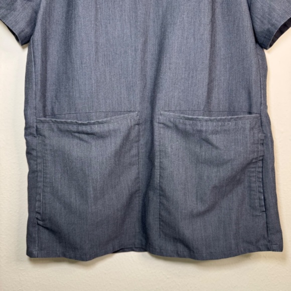 FIGS Scrubs Top Women's XS Grey Hospital Nurse Performance - Picture 4 of 5